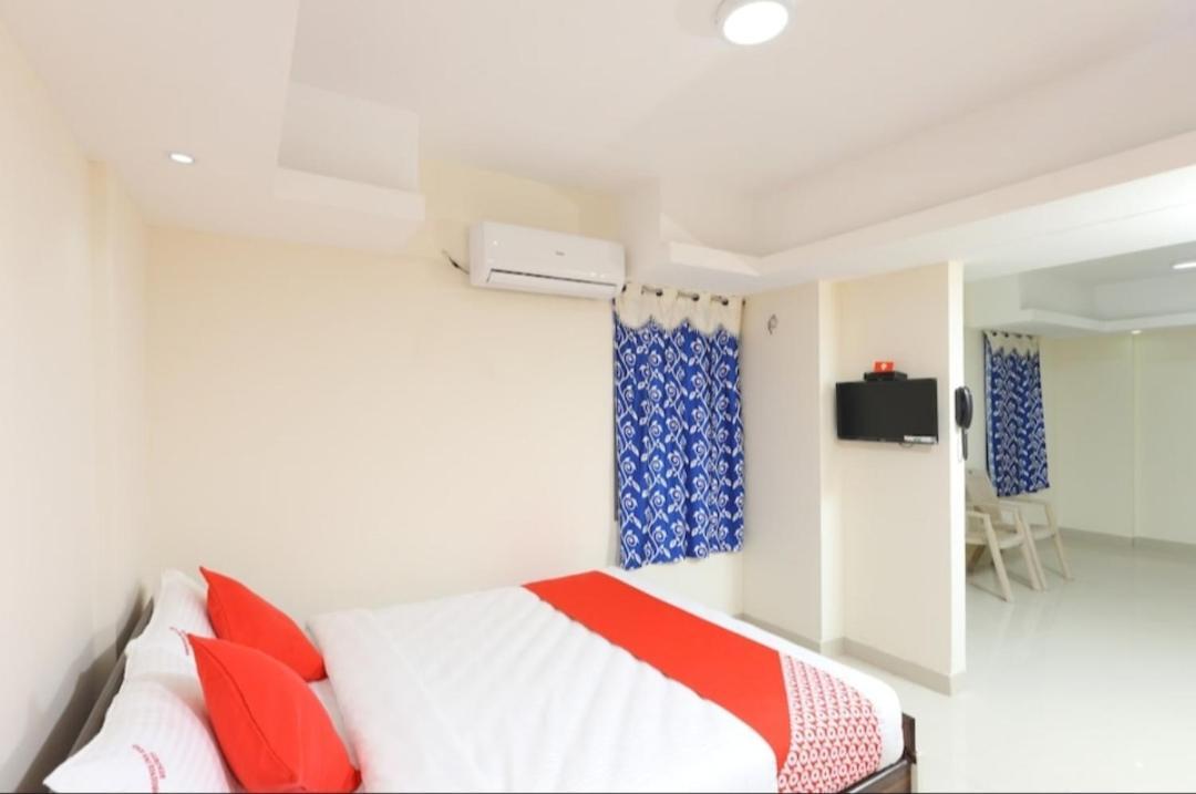 Phoenix Inn Madras Buitenkant foto